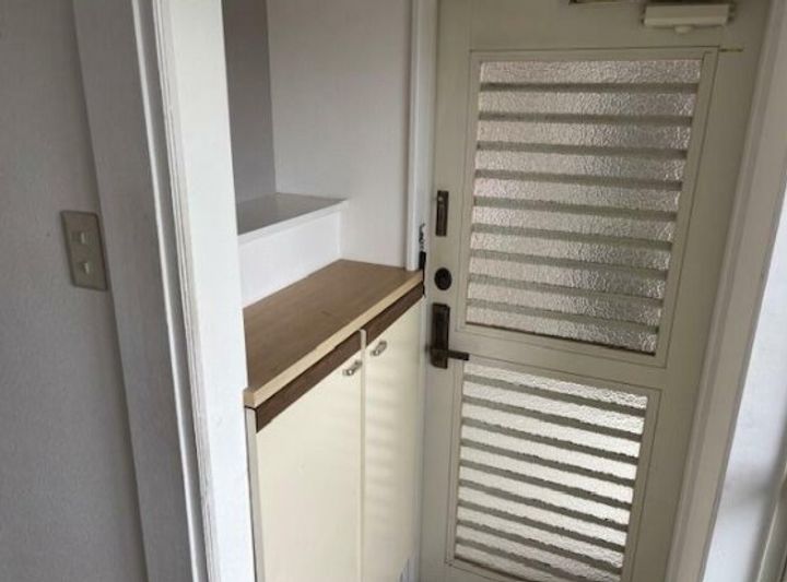 ニューパレスBの玄関