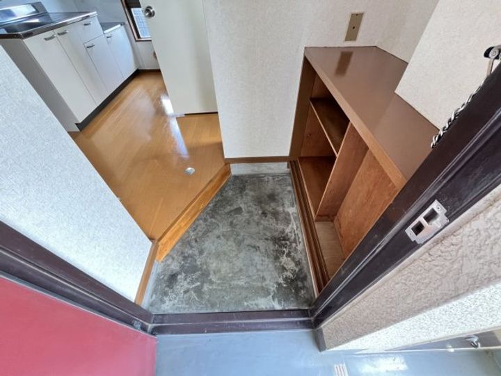 相原ビルの玄関
