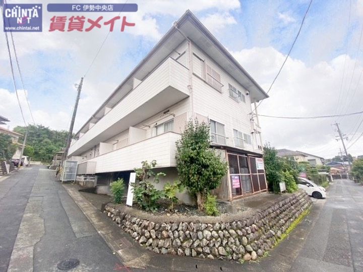 白石山ハイツの外観