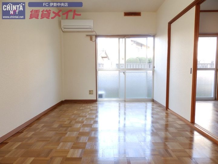 白石山ハイツの居間
