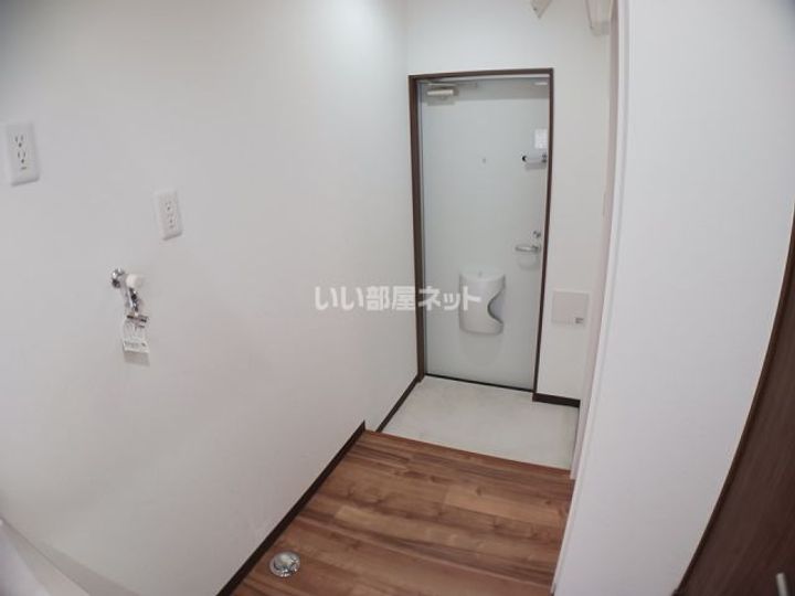 和歌山県和歌山市本脇(アパート)の賃貸物件の玄関