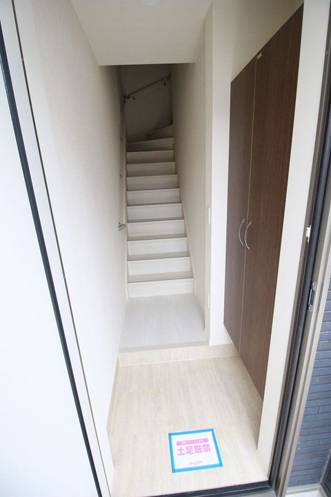 埼玉県朝霞市根岸台6(アパート)の賃貸物件の玄関