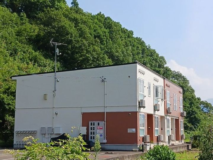 新潟県南魚沼市東泉田(アパート)の賃貸物件の外観
