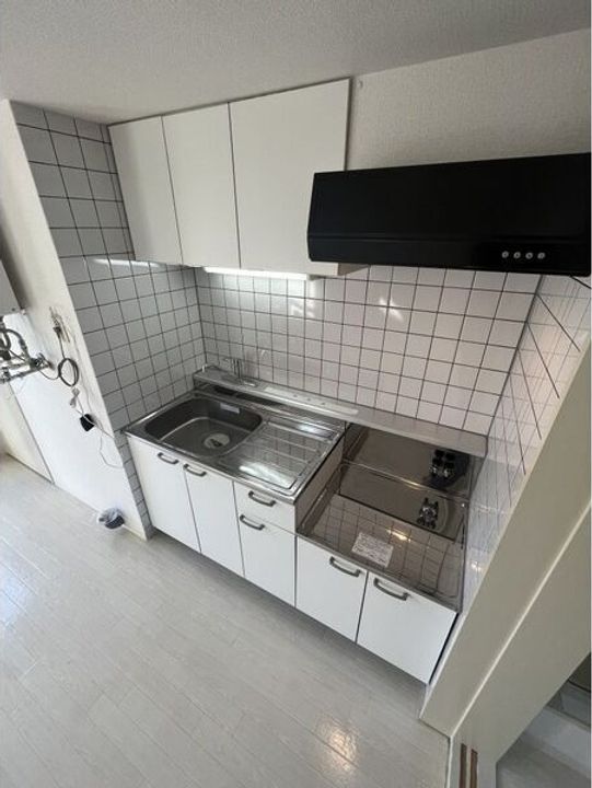 北海道札幌市白石区栄通15(マンション)の賃貸物件のキッチン