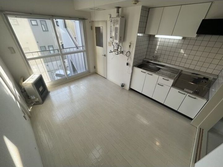 北海道札幌市白石区栄通15(マンション)の賃貸物件の居間