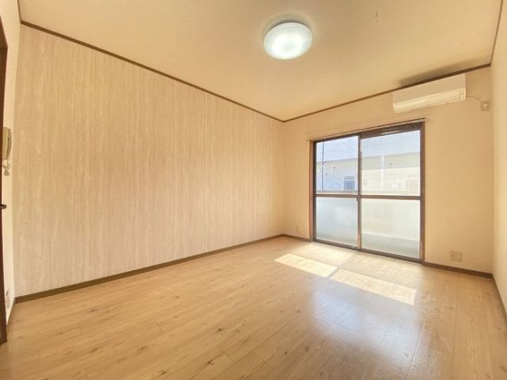 メゾン精 II棟の居間