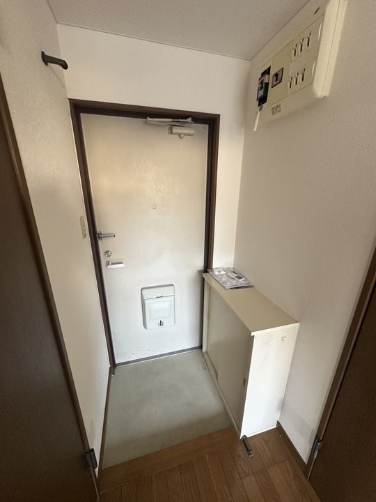 メゾン各務の玄関