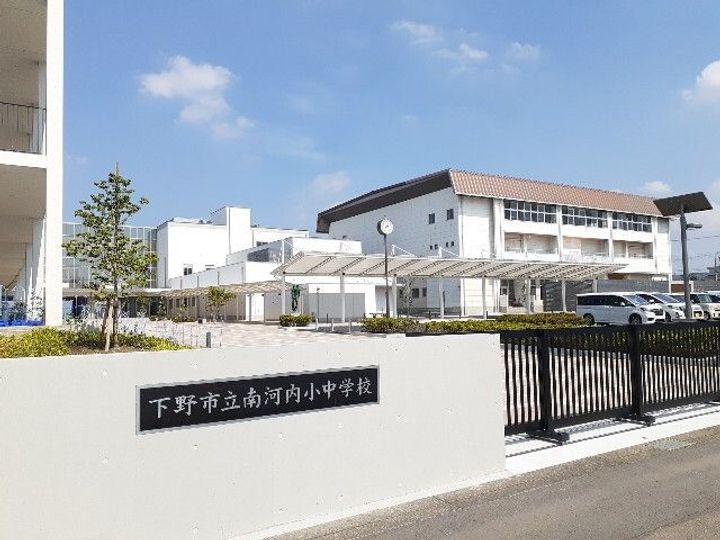 ニラ・エミネンス Aの周辺
