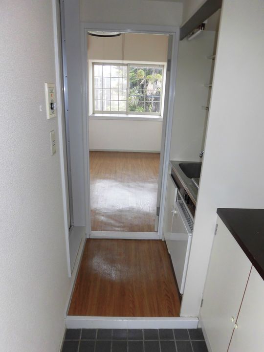 岐阜県土岐市泉町久尻(アパート)の賃貸物件の玄関