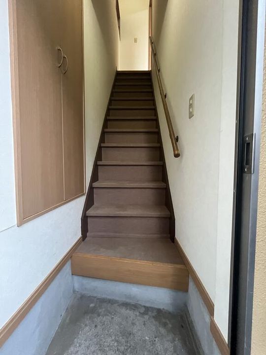 西馬橋アパートの玄関