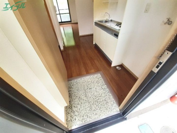 メゾンラピタIVの玄関