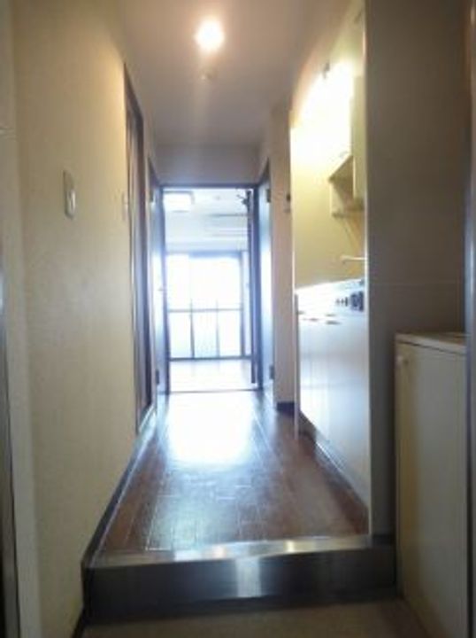 エリーフラッツ西京極の玄関