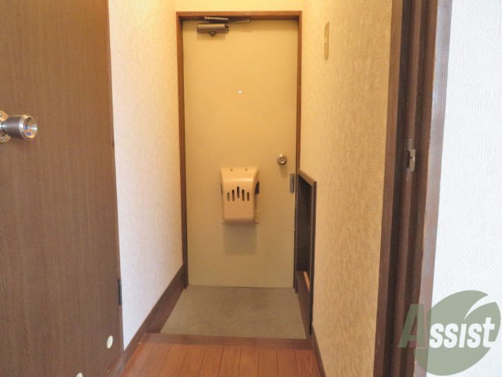 ハイネス台原の玄関