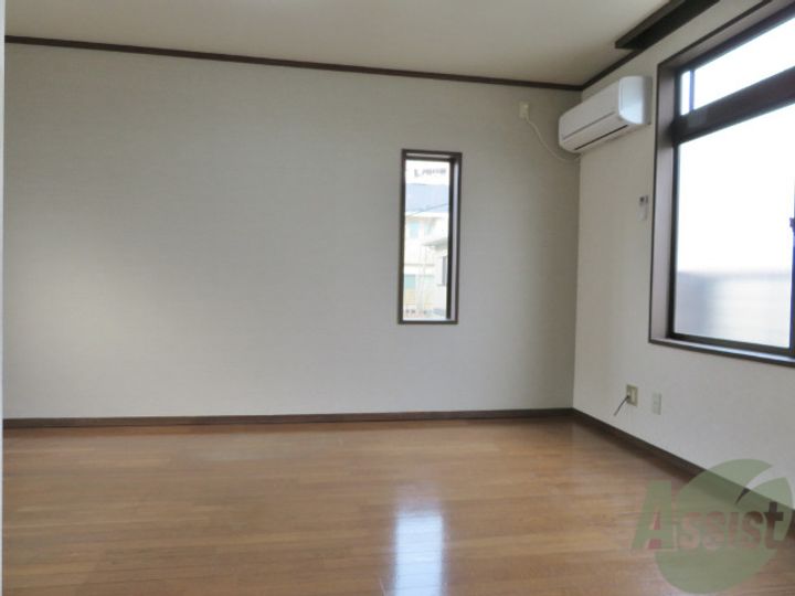 ハイネス台原の居間