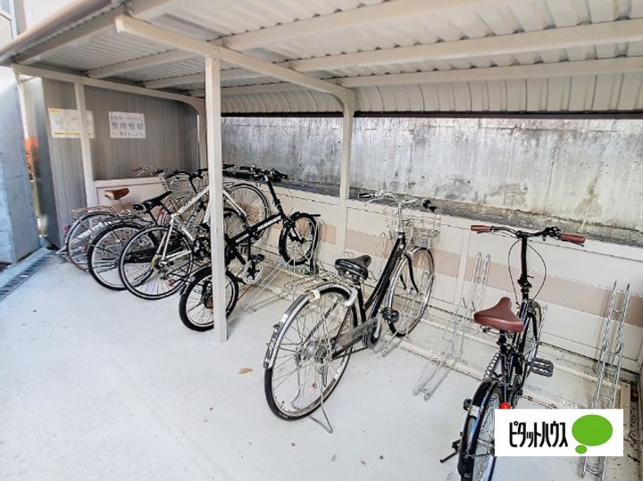 シティコート岩石東館の地図