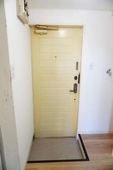 ロイヤルハイツみのり台の玄関