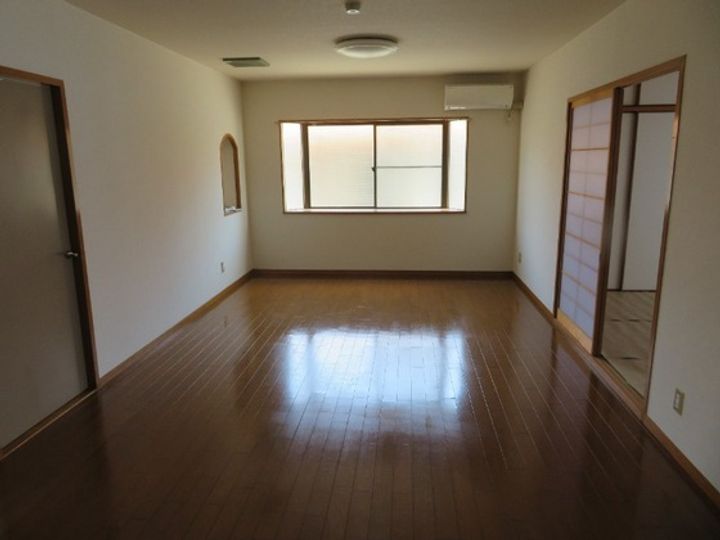 レジデンス伊島の居間