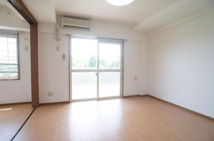 カイラス・ドルフの居間