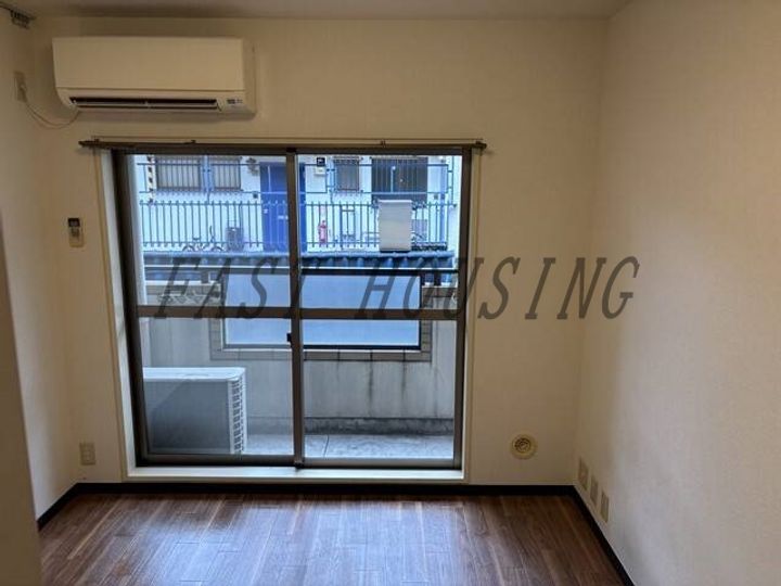 東京都新宿区払方町(マンション)の賃貸物件の居間