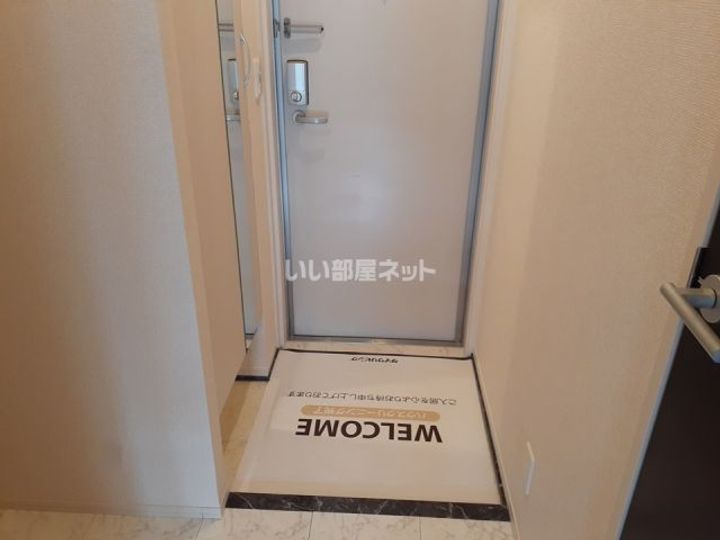 Sainte Devote(サン・デボーテ)の玄関