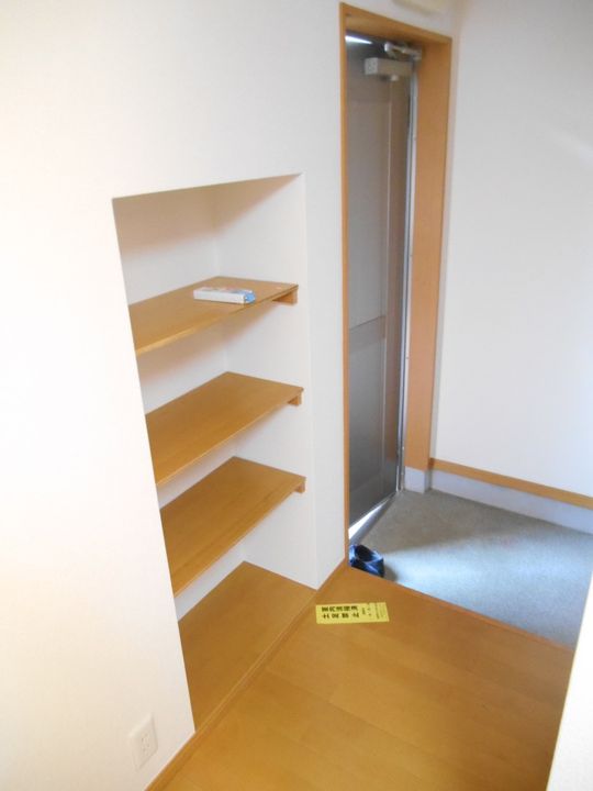 コーポウィズダムの玄関