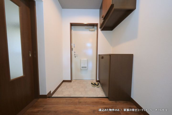 メゾンドフジの玄関