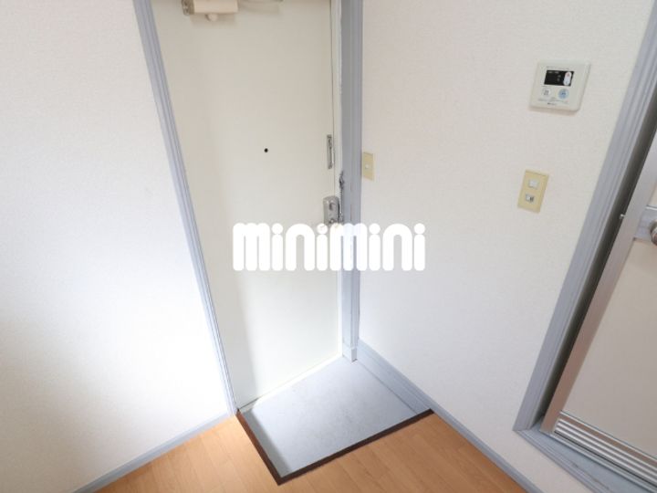 フジハイツの玄関