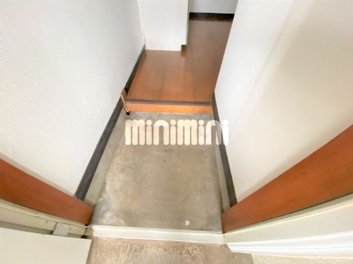 アイ・エス・エートクの玄関