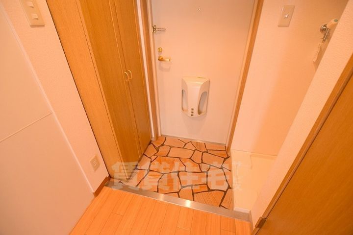 エクセレント上新12の玄関