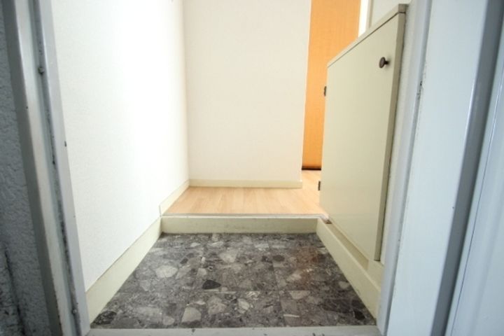 第一タウン皆賀の玄関