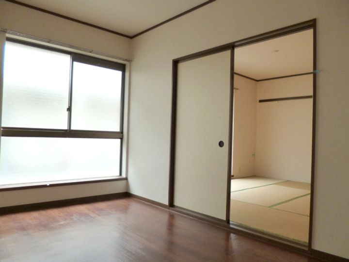 コーポリバーサイドの居間