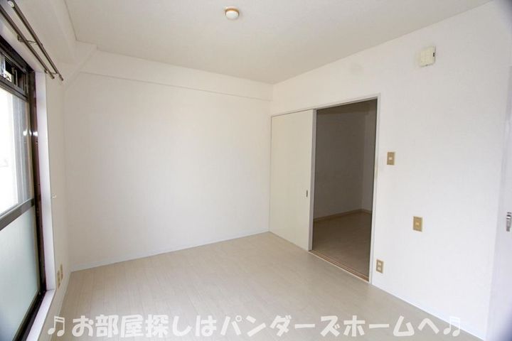 川原ビルの居間