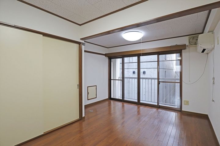 学生第一コーポの居間