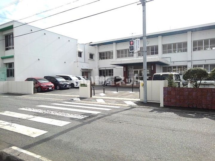 シャーメゾン桑野の周辺