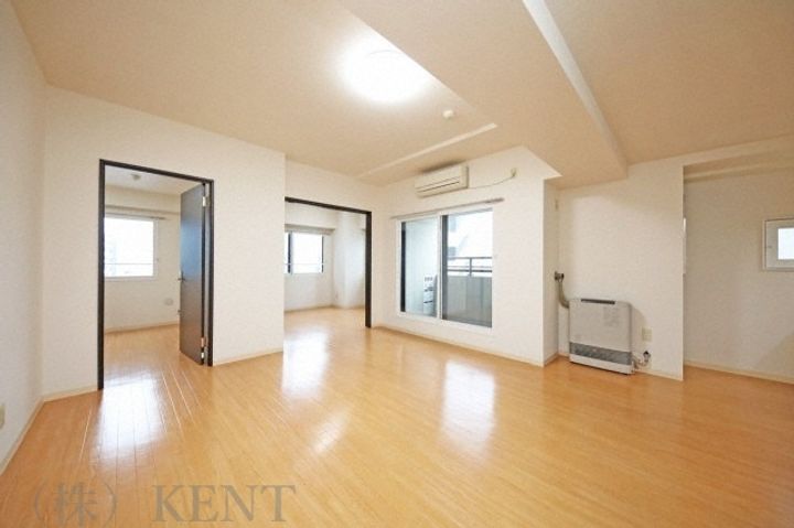 アンディール円山の居間