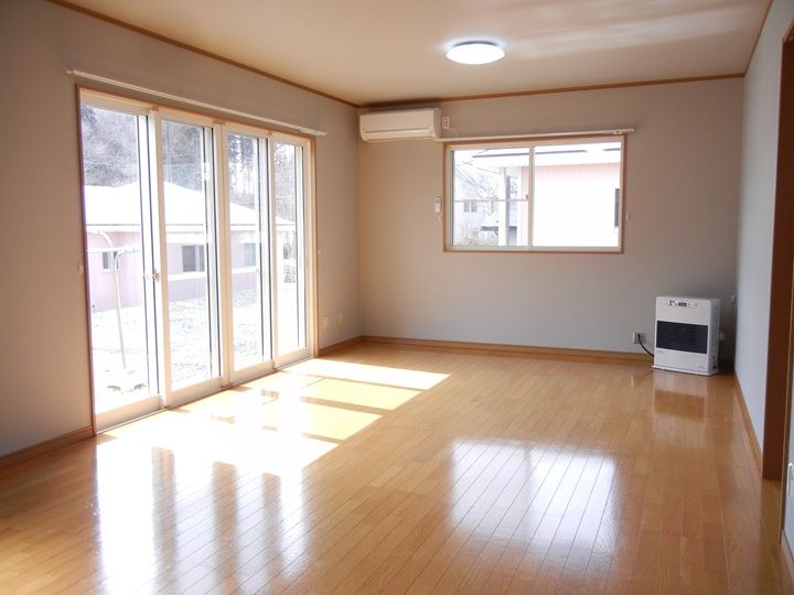 青森県十和田市大字三本木字牛泊(一戸建)の賃貸物件の居間