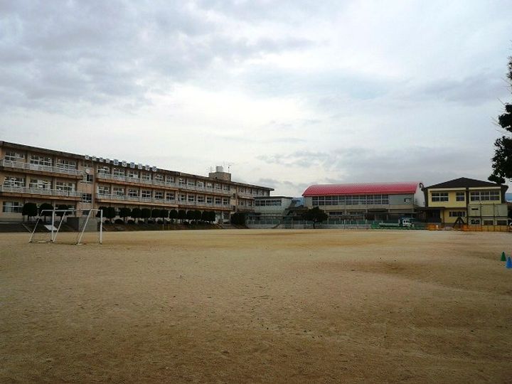 メルベーユ富の原Bの周辺