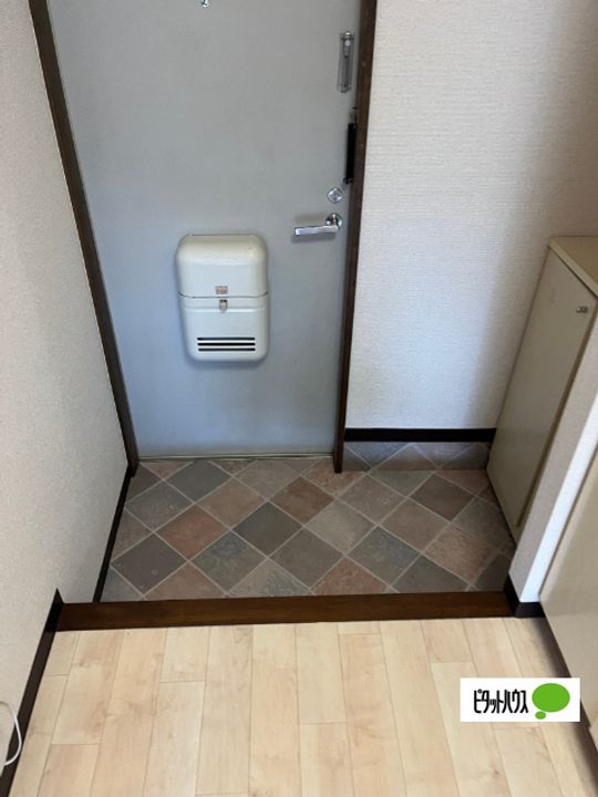 ロワール駿河台の玄関