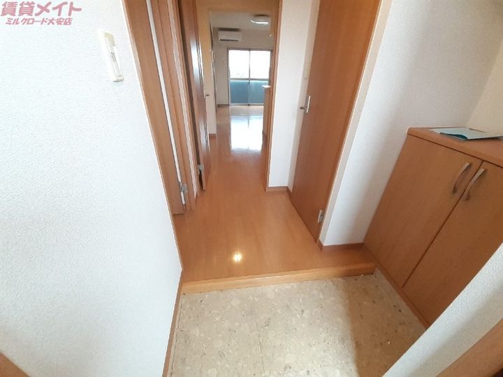 プレステージ千種 A棟の玄関