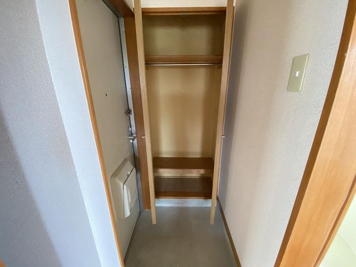フラワーハイツの玄関