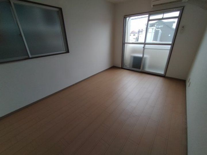 今枝ビルの居間