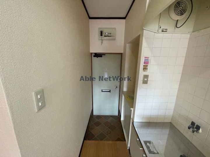 小林ハイツ六軒の玄関