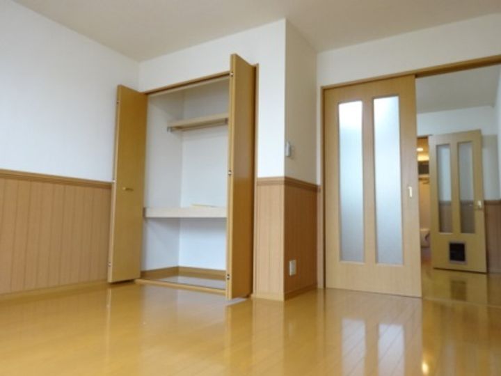シャレー小新南Dの居間