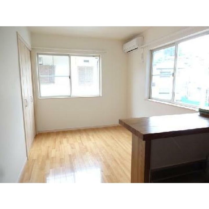 神奈川県横須賀市鷹取2(アパート)の賃貸物件の居間