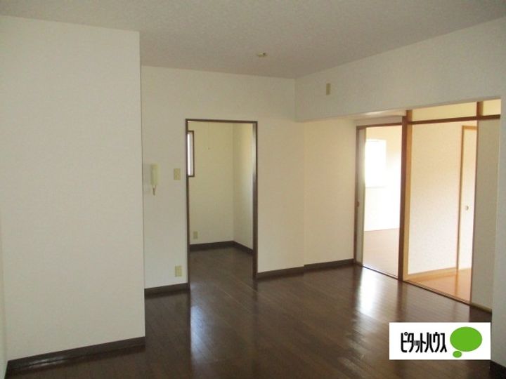 第2府川マンションの居間