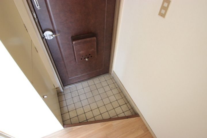 メゾン小河内の玄関