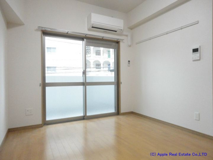 古船場タカヤコーポレーションビルの居間