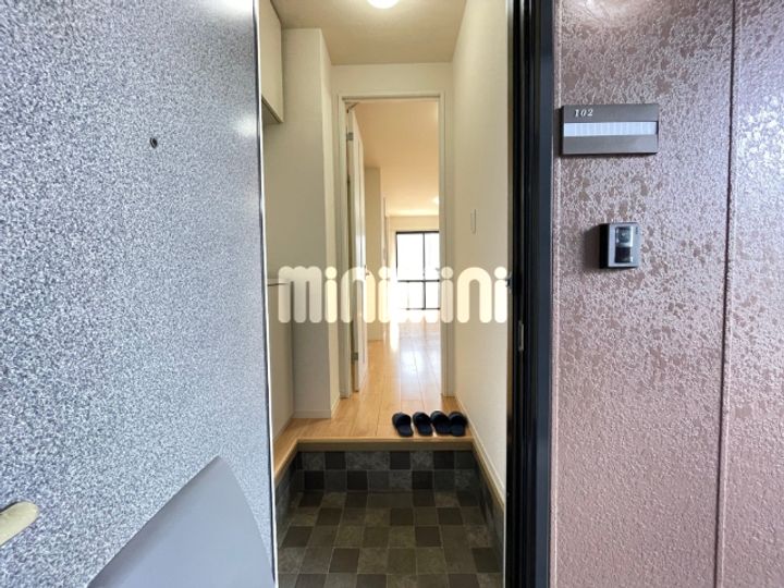 フレグランス ベルニナの玄関