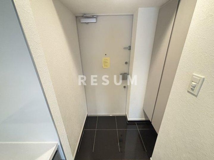 千葉県千葉市中央区長洲1(マンション)の賃貸物件の玄関