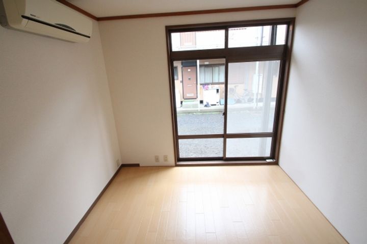 シティハイム共栄 A棟の居間
